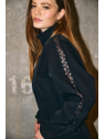 CHAQUETA NEGRA CON PUNTILLA