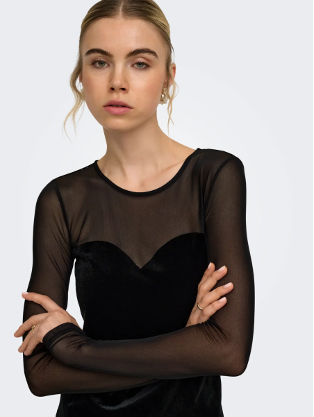 CAMISETA TERCIOPELO NEGRA