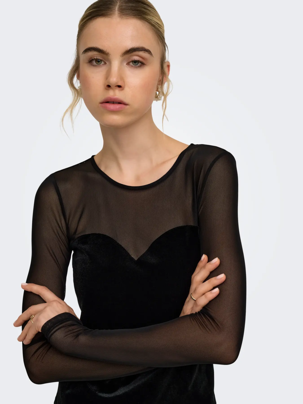 CAMISETA TERCIOPELO NEGRA