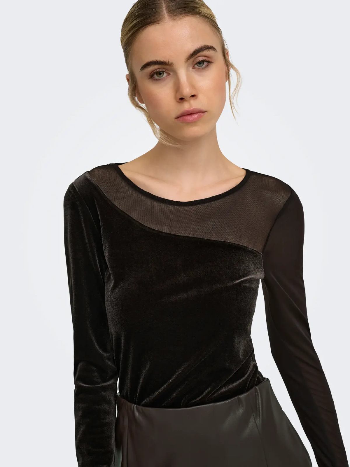 CAMISETA TERCIPELO MARRON