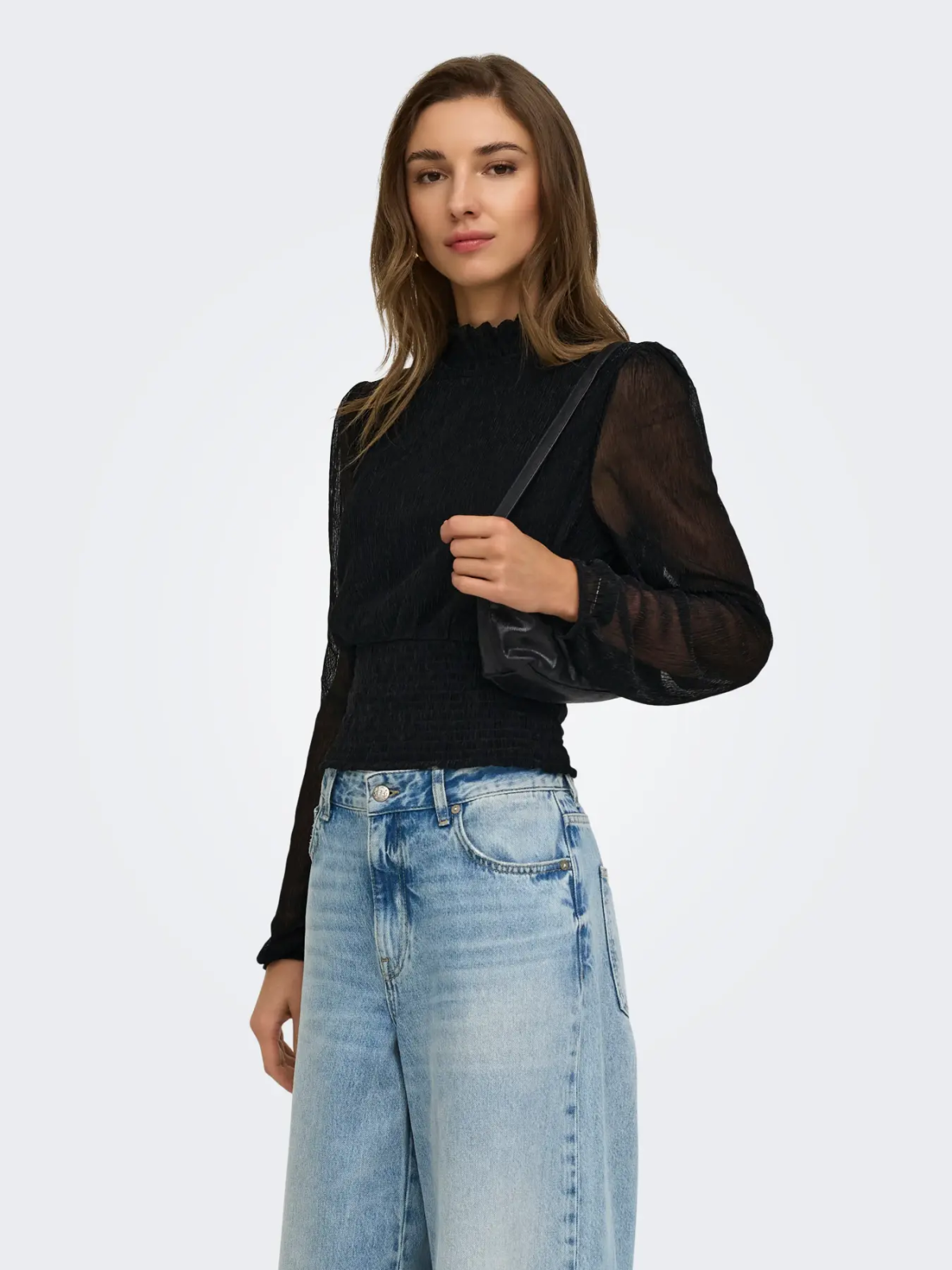 BLUSA NEGRA CUELLO CISNE ONLY