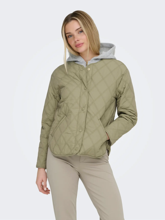 CAZADORA VERDE CAPUCHA