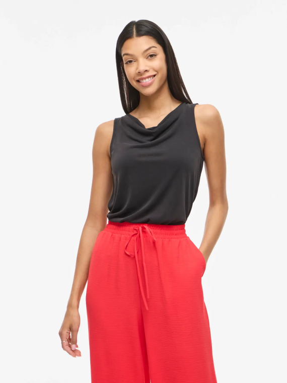 CAMISETA SIN MANGAS NEGRA