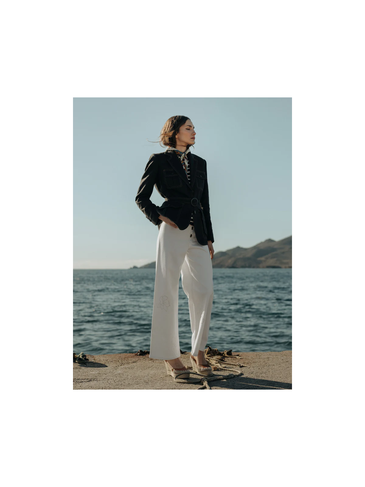 PANTALON CRUDO BORDADOS FLORES