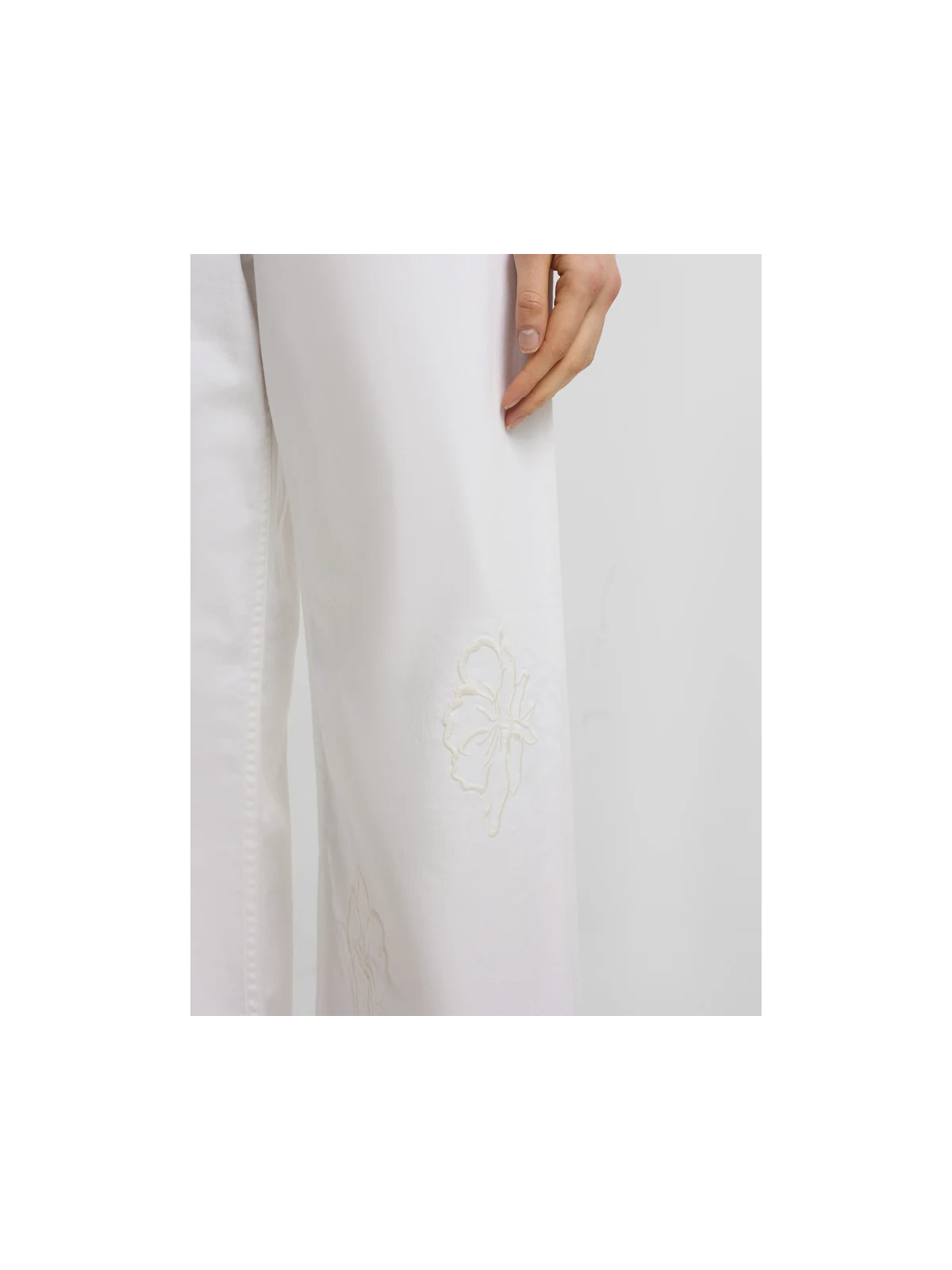 PANTALON CRUDO BORDADOS FLORES