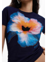 CAMISETA AZUL FLOR