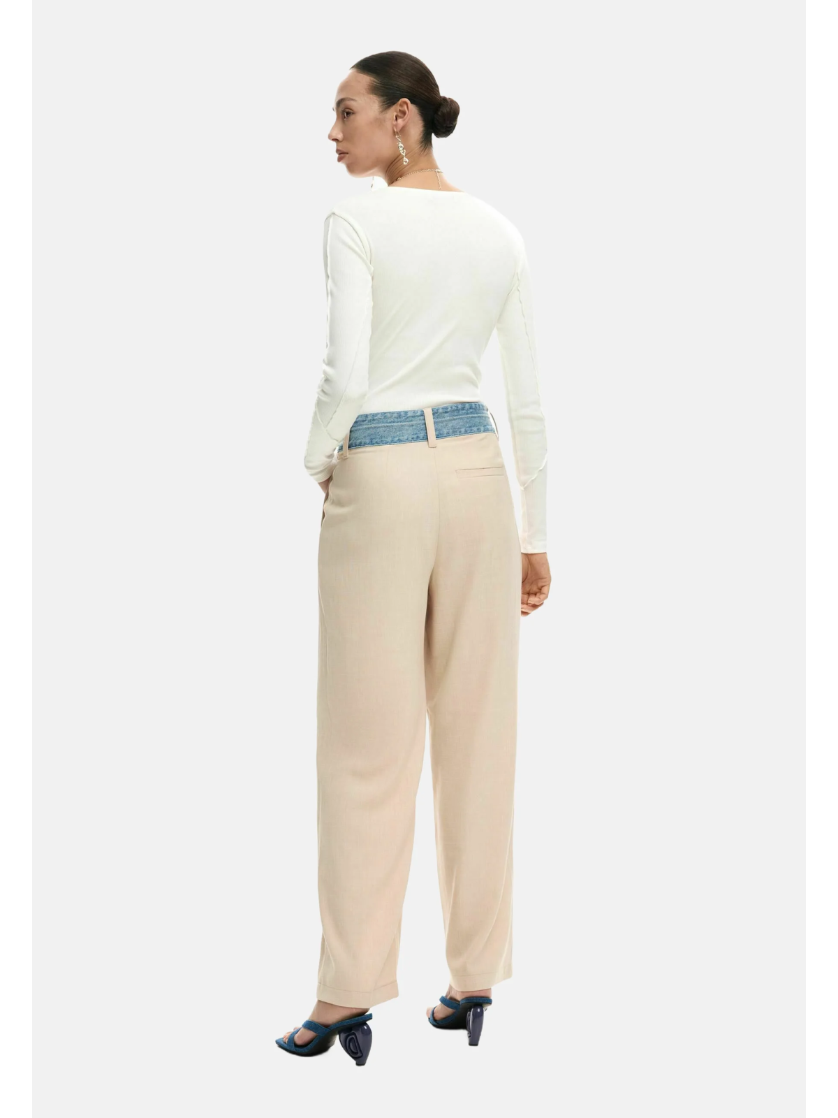 PANTALON BEIGE CINTURA VAQUERA