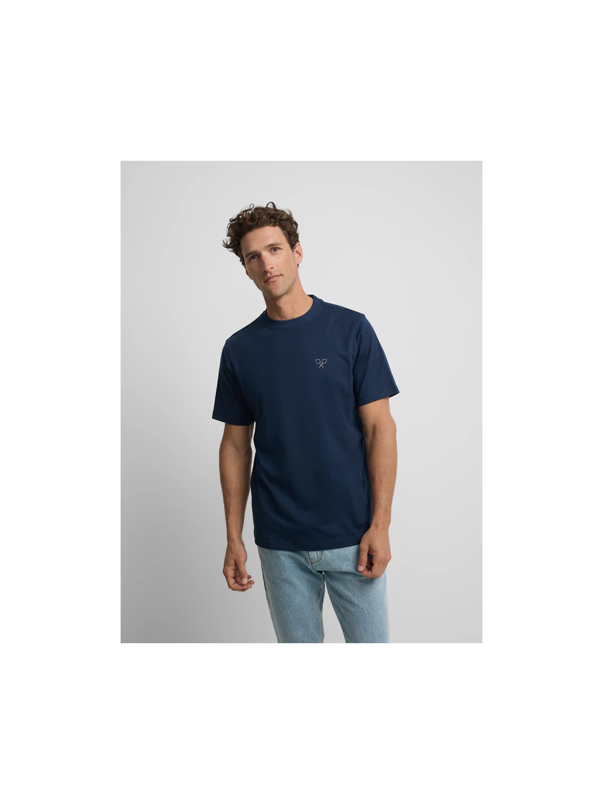 CAMISETA RAQUETAS LETTERING AZUL MARINO SILBON