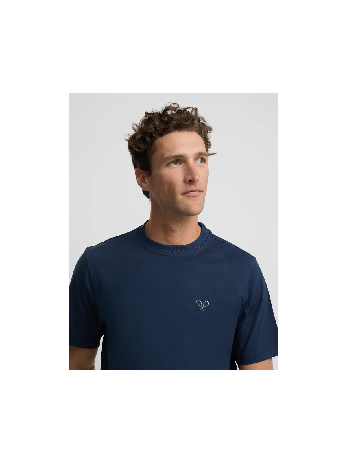 CAMISETA RAQUETAS LETTERING AZUL MARINO SILBON