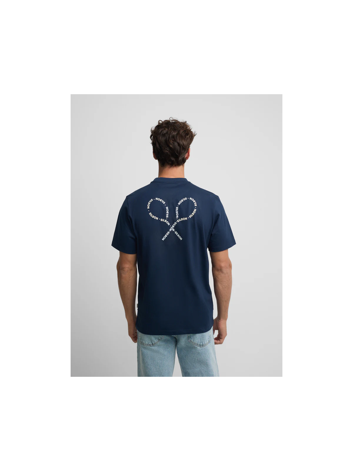 CAMISETA RAQUETAS LETTERING AZUL MARINO SILBON