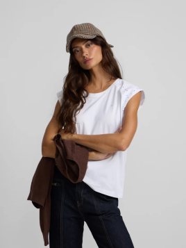CAMISETA TACHUELAS BLANCA