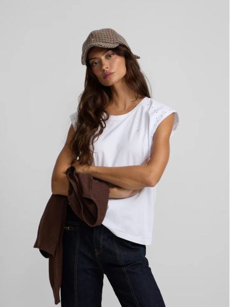 CAMISETA TACHUELAS BLANCA