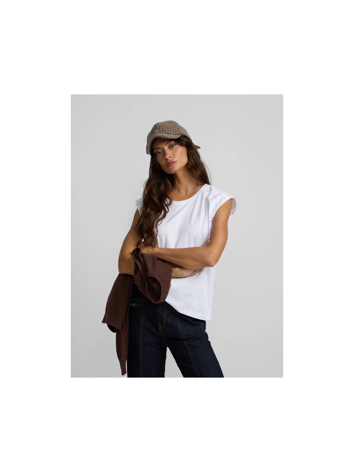 CAMISETA TACHUELAS BLANCA